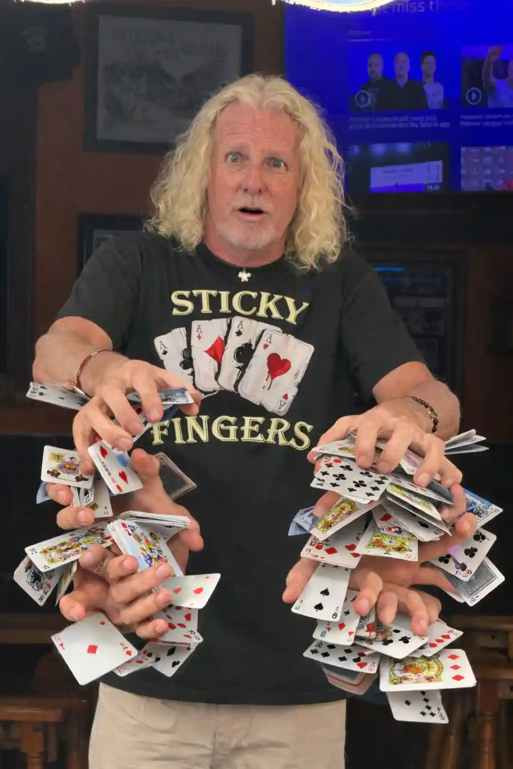Curly Dave showing his fingers while shuffling